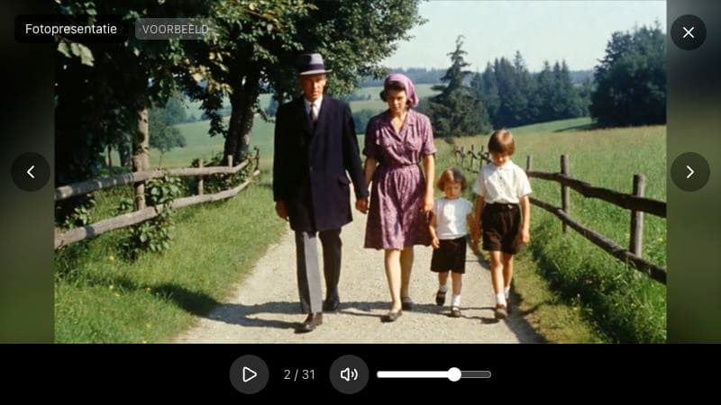 Het voorbeeld van de presentatie: een familiefoto schermvullend in beeld, met knoppen om te bladeren